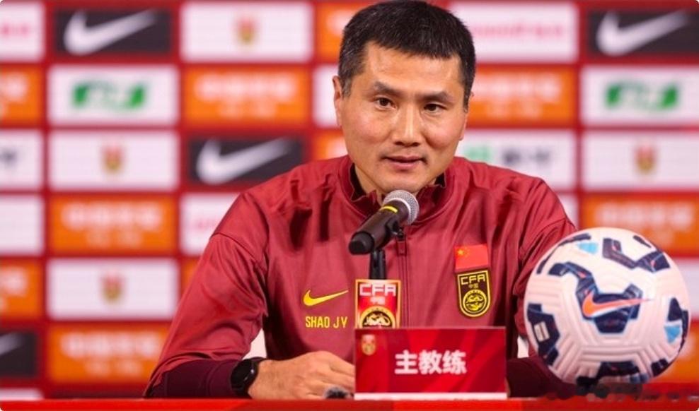 记者：国足主帅邵佳一现场观战申花vs町田，但国脚几无出场据记者宋承良社媒分享，今