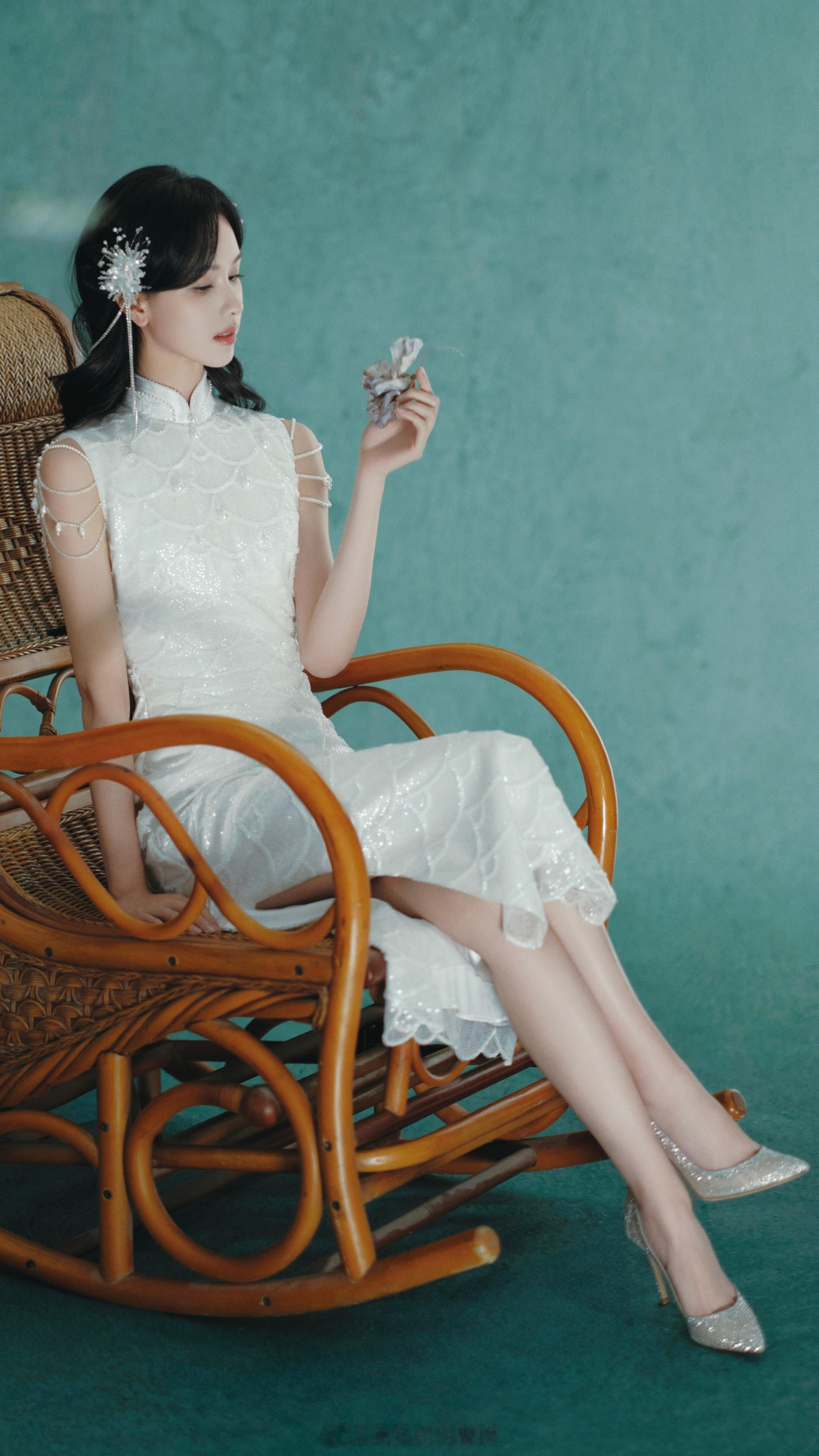 旗袍美人陈都灵，越素越美的嘟嘟