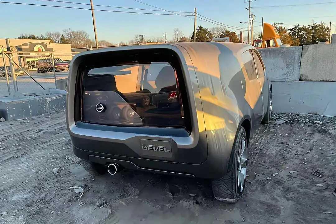 设计也是个轮回，谁能想到当初被被遗弃的概念车，如今相似款型成了“豪车”，果真是英