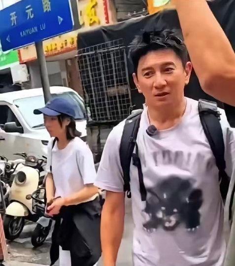 2026年10月，吴奇隆突然官宣要开个人演唱会了。很多人第一反应是：这哥们不是