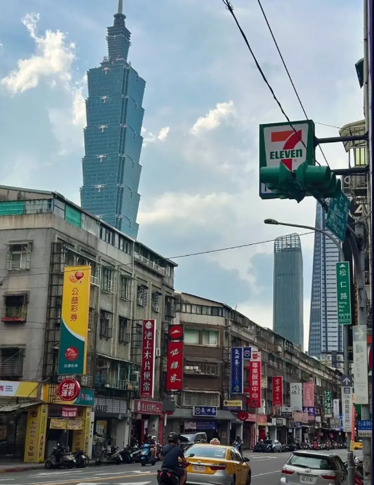 李承谦，谈“台湾人、民进党的世界观”，一、台湾人眼里的世界，只有三个地区：1.美