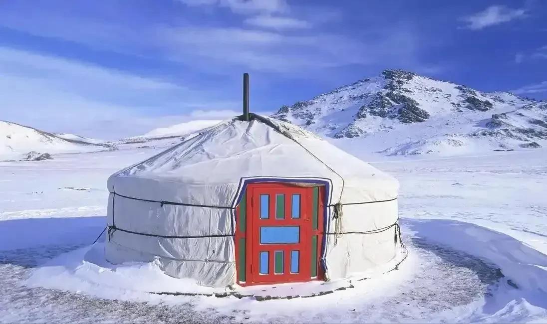 零下40℃，蒙古人住毛毡帐篷为啥不冷？一开始我也纳闷，薄薄一层布能挡啥寒风？直到