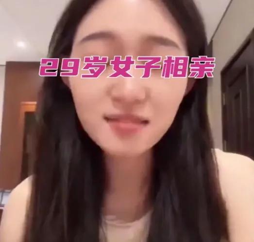 开10万的车也敢来相亲？江苏一场相亲局上，29岁的女生一句话让男方瞬间脸红。她月