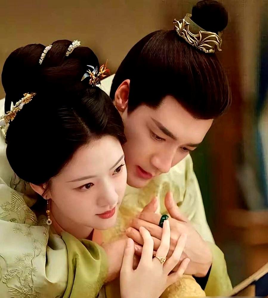 那边王鹤润、此沙的《佳偶天成》已经火速开宣了！这边任嘉伦呢？好像对新剧《