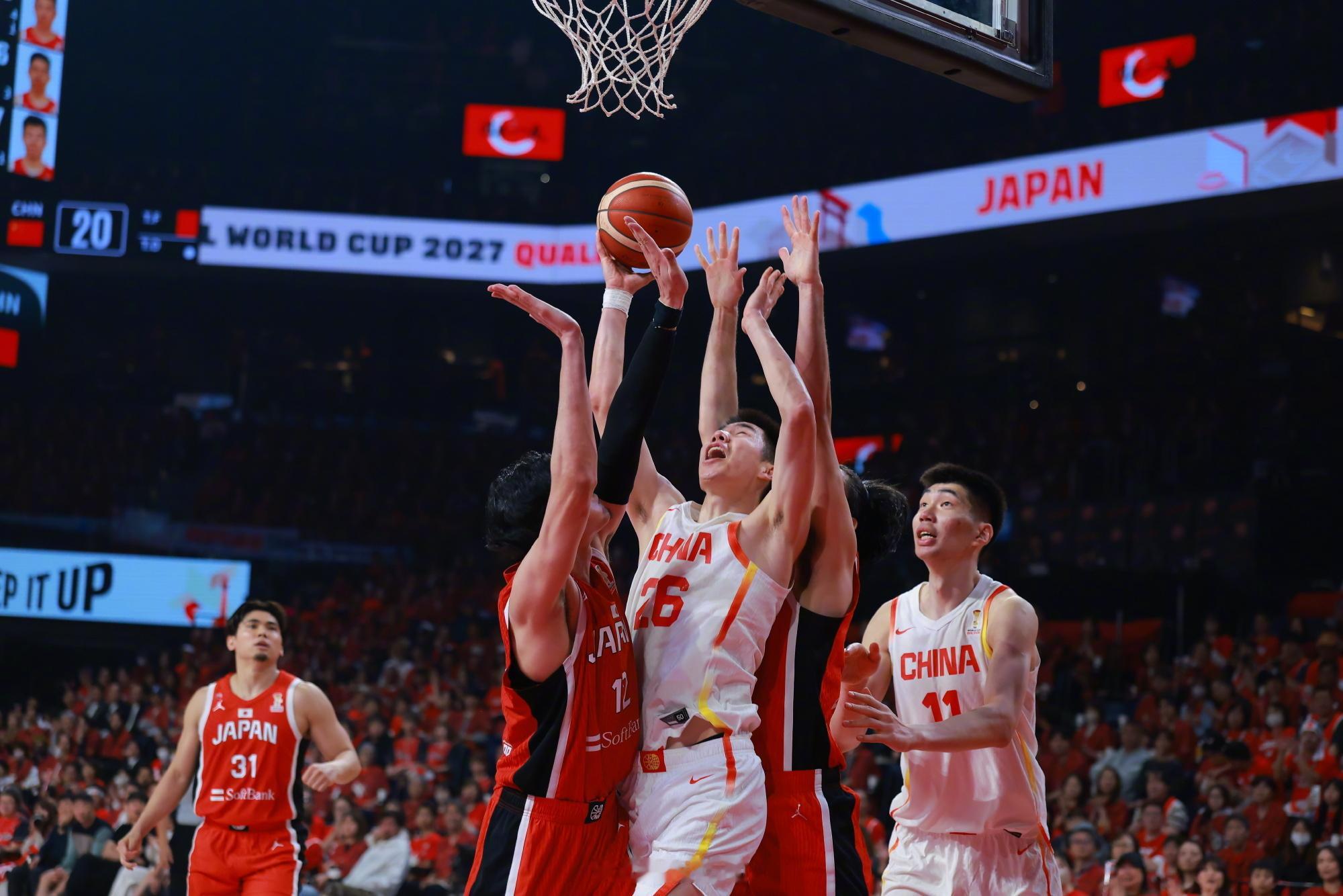 全场比赛结束！中国男篮87-80战胜小日子男篮！胡金秋20分12板、廖三宁16分