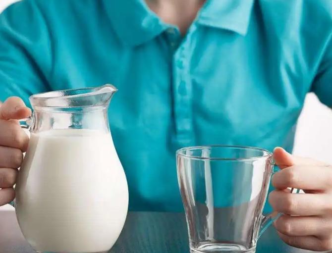 吃他汀不能喝牛奶？医生建议：不只是牛奶，这3物再爱也要管住嘴吃他汀不能喝牛奶