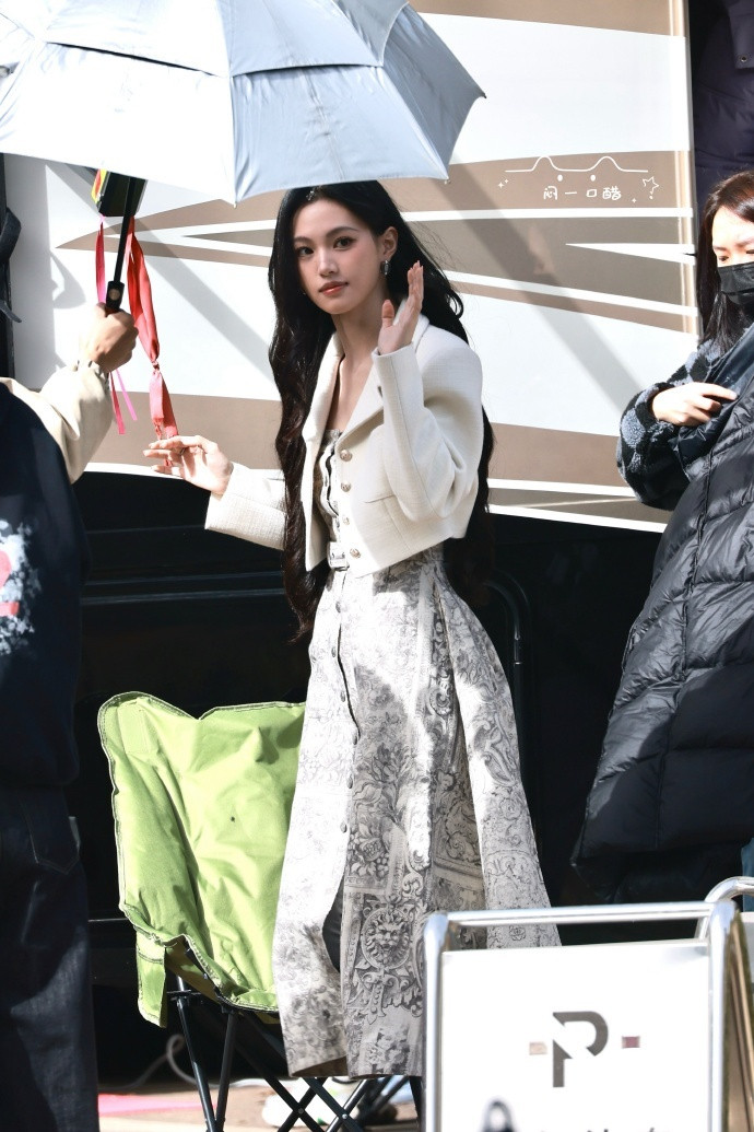 沈羽洁不二之臣路透豪门时尚交锋名场面！高奢造型衬得明艳动人，眼波流转间藏着傲娇