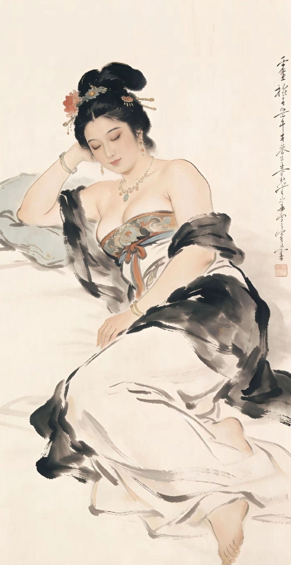 中国著名画家刘继卣的国画作品《午寐图》，属于传统仕女画题材，描绘了一位女子午睡的