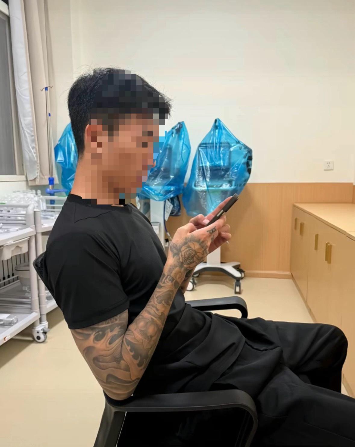 医院药房当自家厨房？这姑娘的“恋爱脑”该治治了！看见新闻我都后脊发凉——纹身