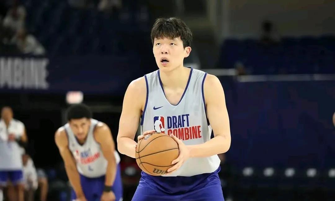 完美！杨瀚森花落谁家尘埃落定？据美国媒体透露，目前邀请杨瀚森的五支球队，分别是