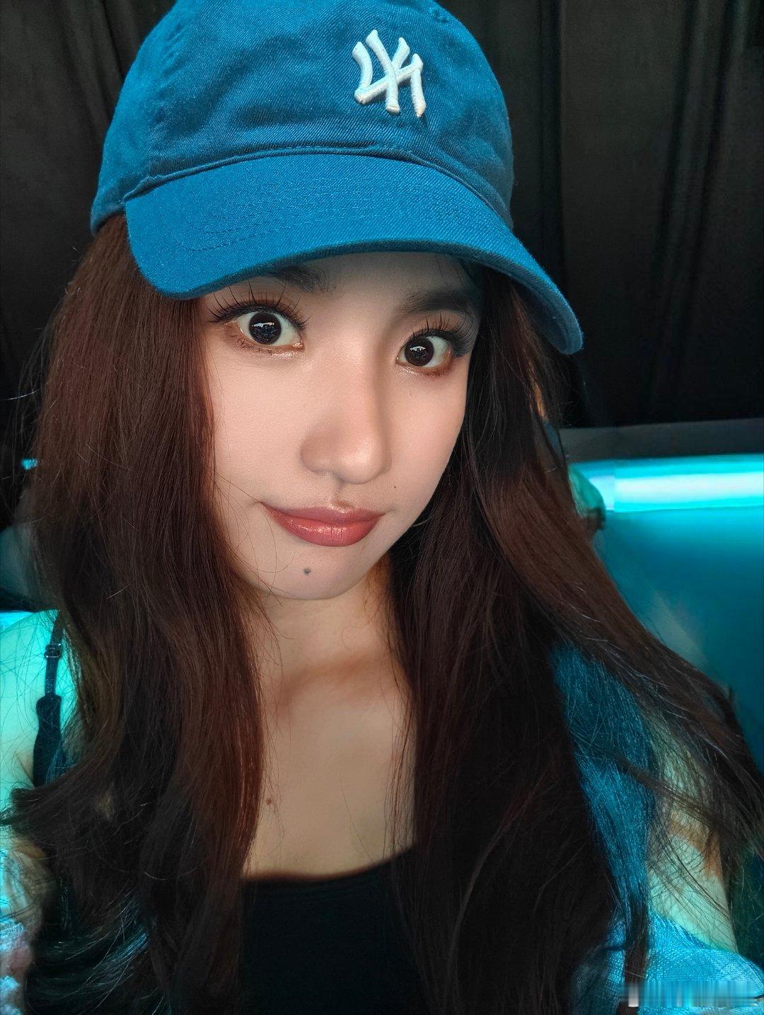 明天要赶比你们上班还早的飞机，天没亮就得出发，结果现在还没收拾~真的犯懒不想动，