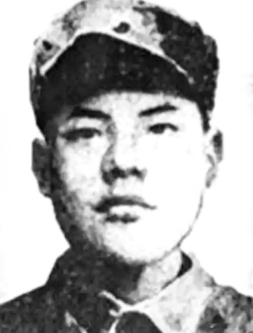 1943年，石嘉植被俘，面对日军的美人计，他不上当。谁知日军送来的女子却跪在地上