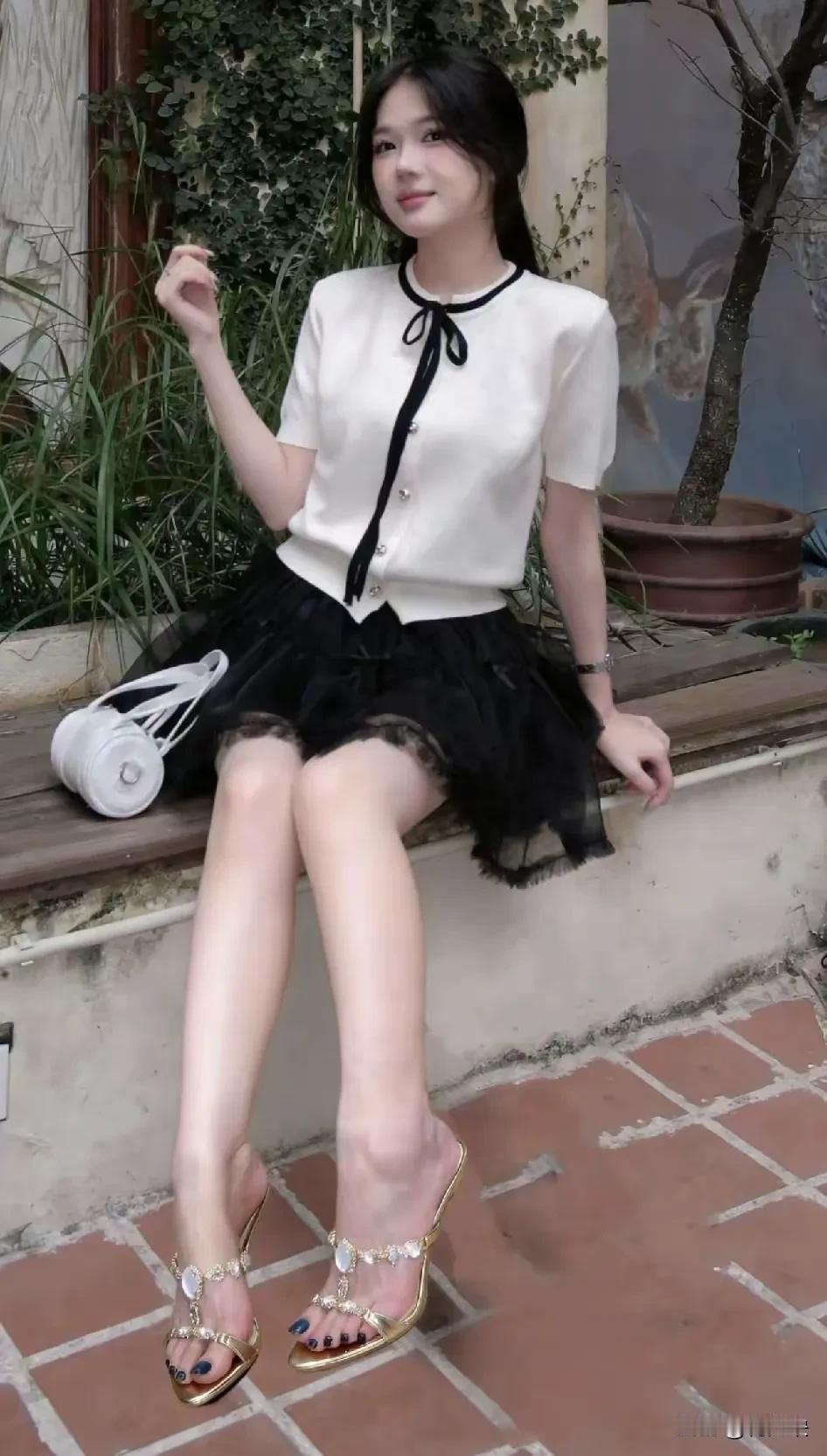从来没见过这么美的腿和这么漂亮的鞋子