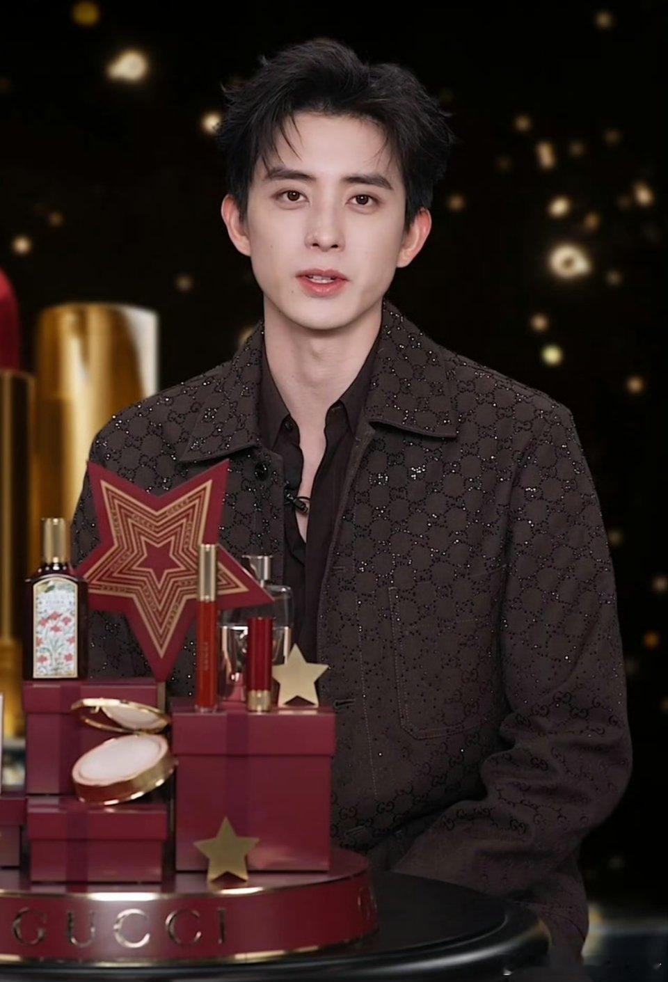 敖瑞鹏今晚直播，完全是Gucci贵公子😍😍