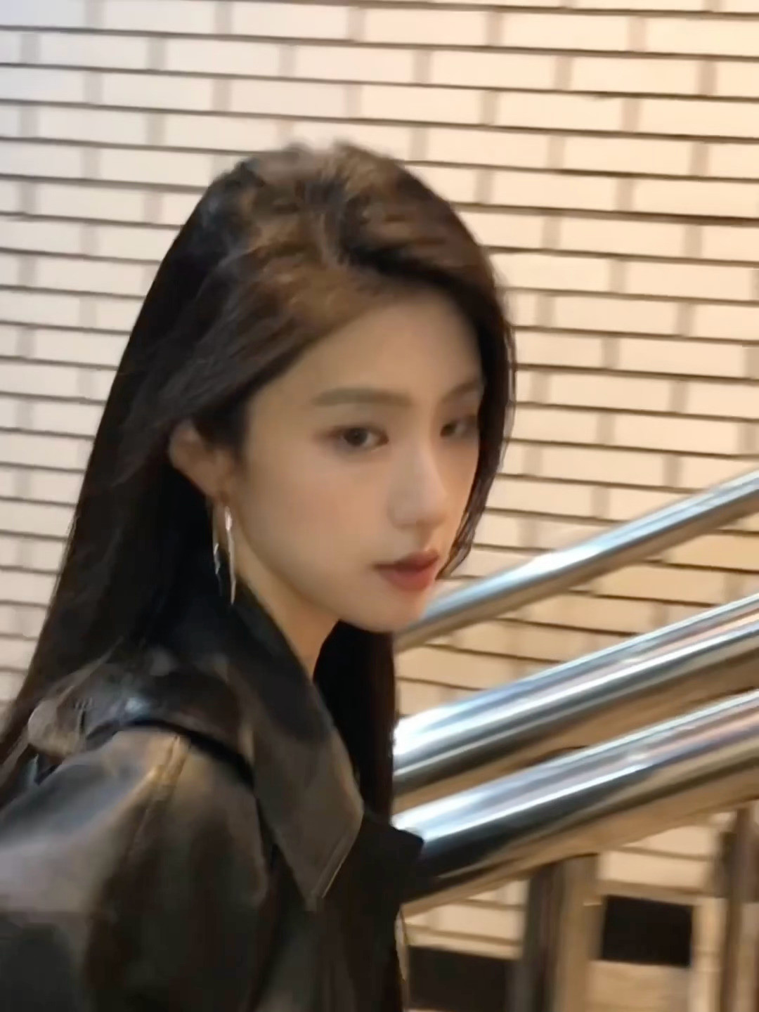 这个女人在地铁站杀疯了穿搭御姐​​​