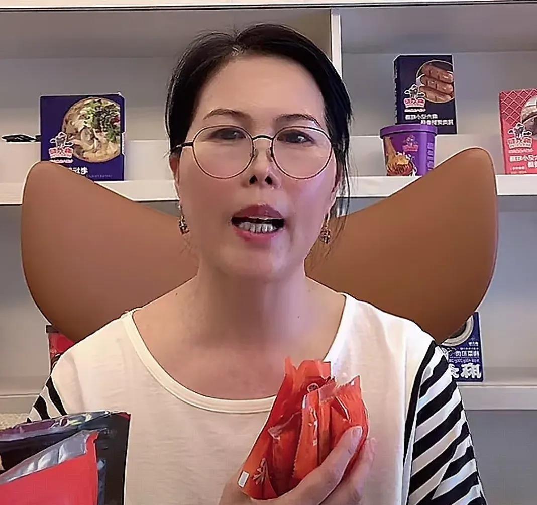 有人问小杨阿姨，大S和马筱梅谁漂亮！小杨阿姨的回答尽显高情商！小杨阿姨直接摊开