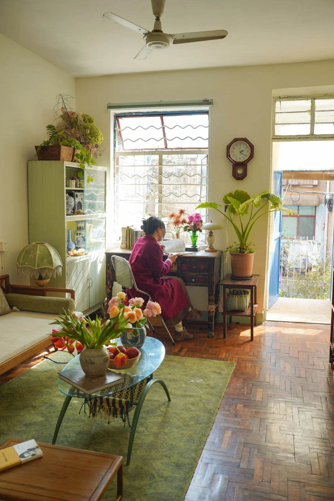 经济上行时，时髦女作家的房间。