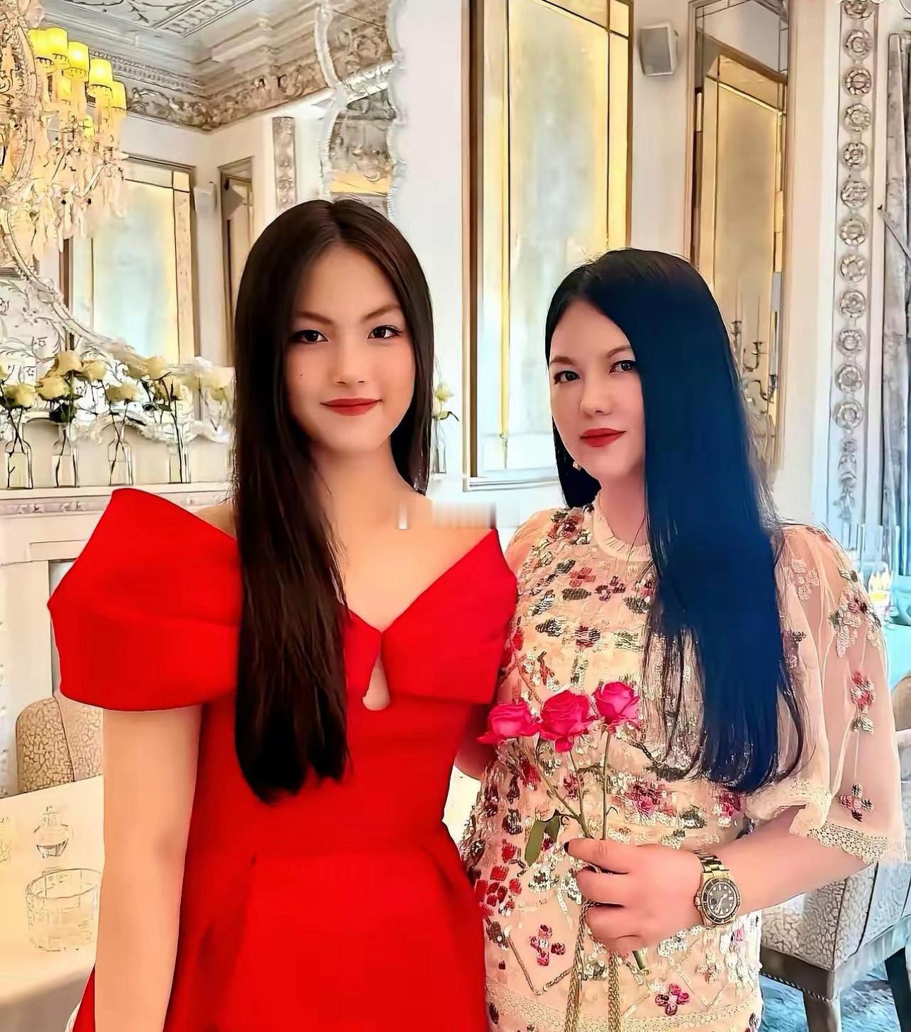 李湘被封，扯出了富人圈一个不敢说的秘密你以为她真的只是在炫富？那就太天真了。砸钱