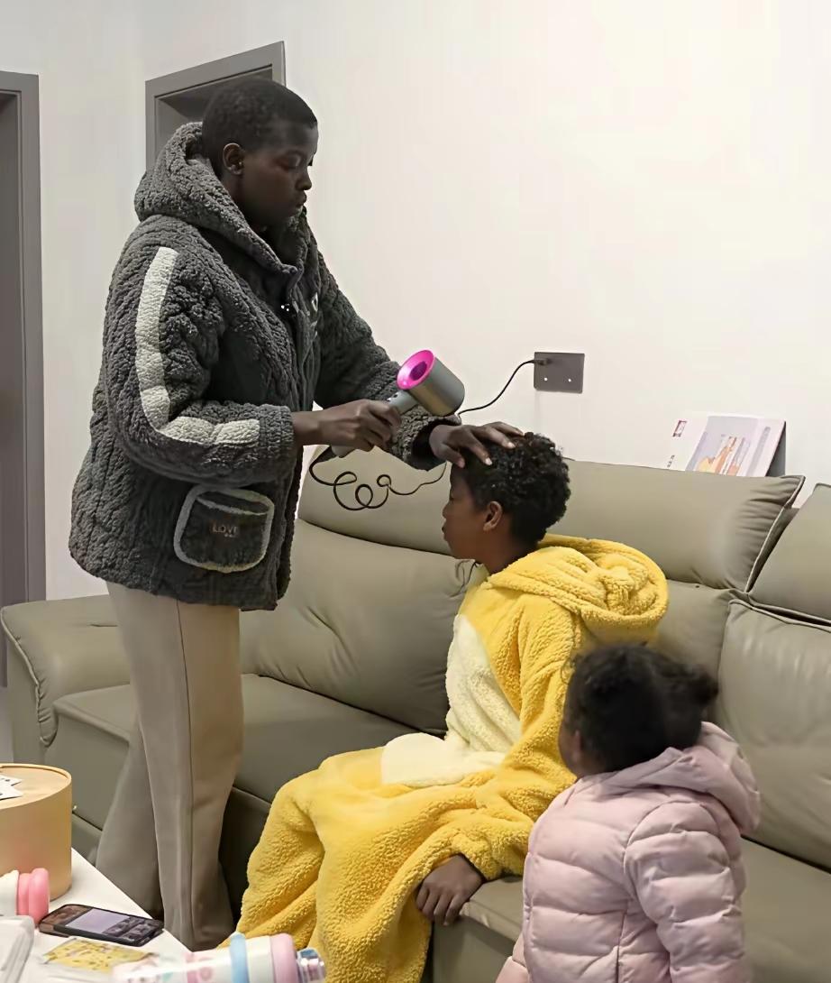 娶个黑人媳妇儿，多少代才能白回来，必竟黑人基因宇宙无敌，谁也搅不动他！