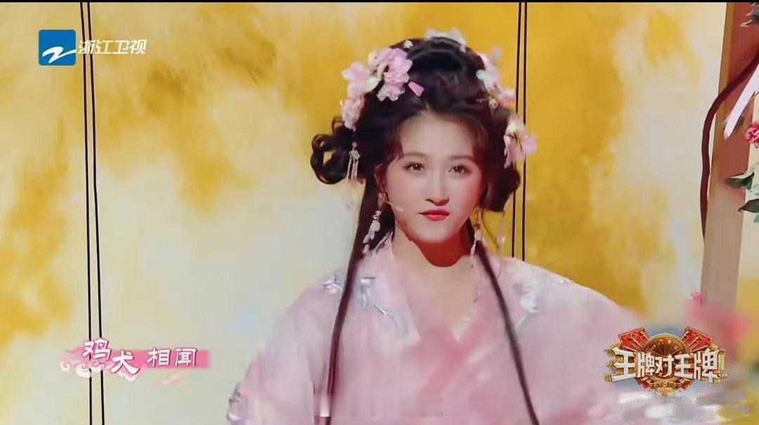 关晓彤古装拍得少的原因找到了。。​​​关晓彤真的蛮神奇的，她的新闻经常是跑步、