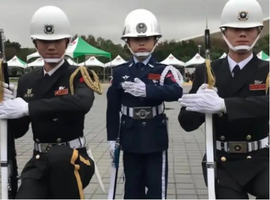 国家统一后18万台军怎么办？有消息称，台湾现役部队大约有18万人左右，统一后这部