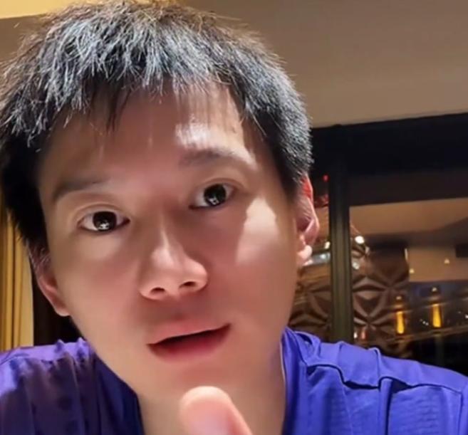 孙颖莎为何2:4输给王曼昱？周雨不愧师哥，一眼看出来了！熟悉国乒女单巅峰对决