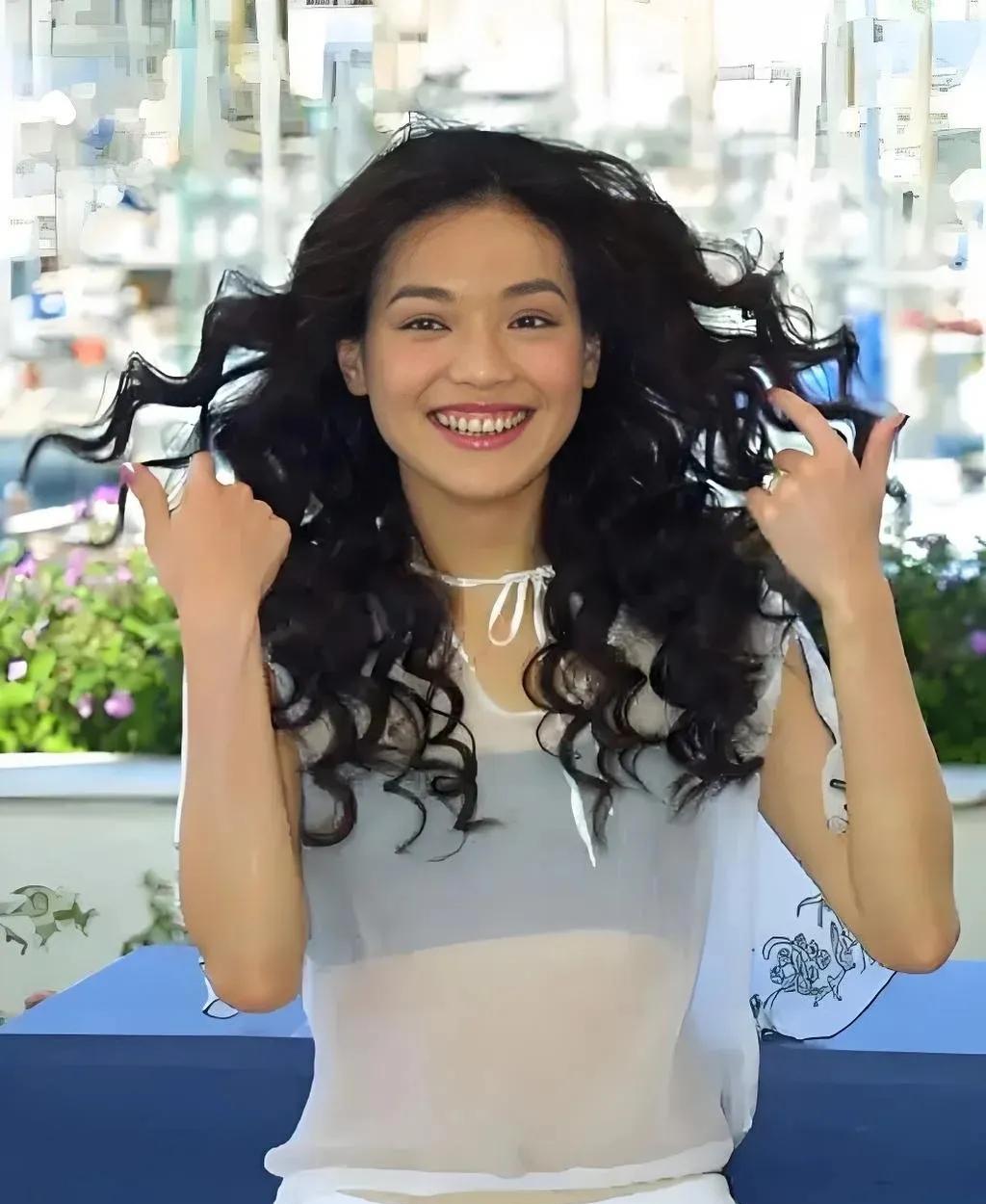 年轻时的舒淇，不论长相还是气质真的get不到，年纪大了反而觉得她美了。#舒淇美学