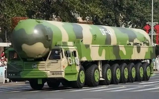 这下美国总算能睡个踏实觉了！中国的东风-41、东风-21D导弹，还有歼-20战机