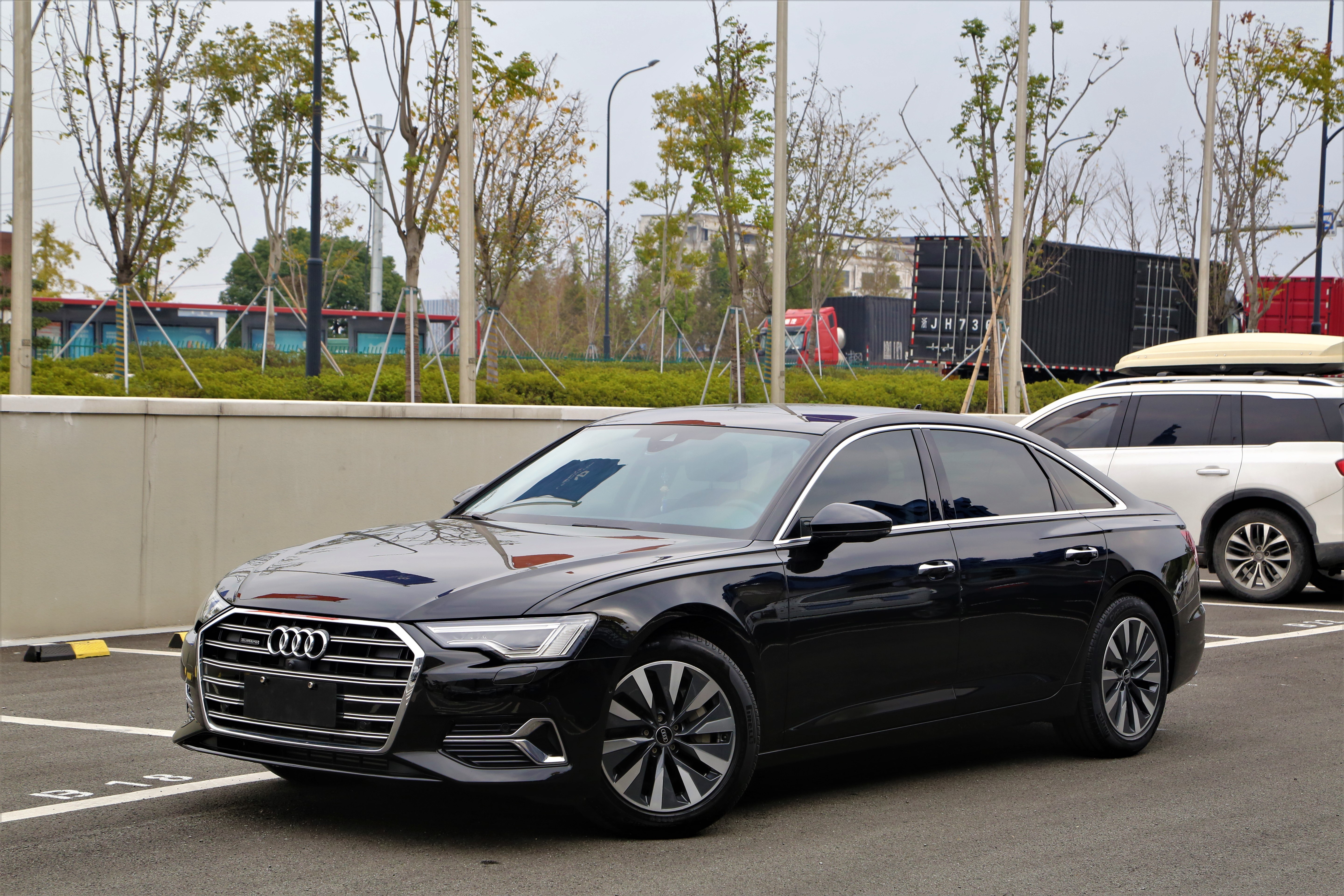 A6L新车卖的好二手卖的也不错，个人一手开了6万多公里，45TFSI高功率，还能