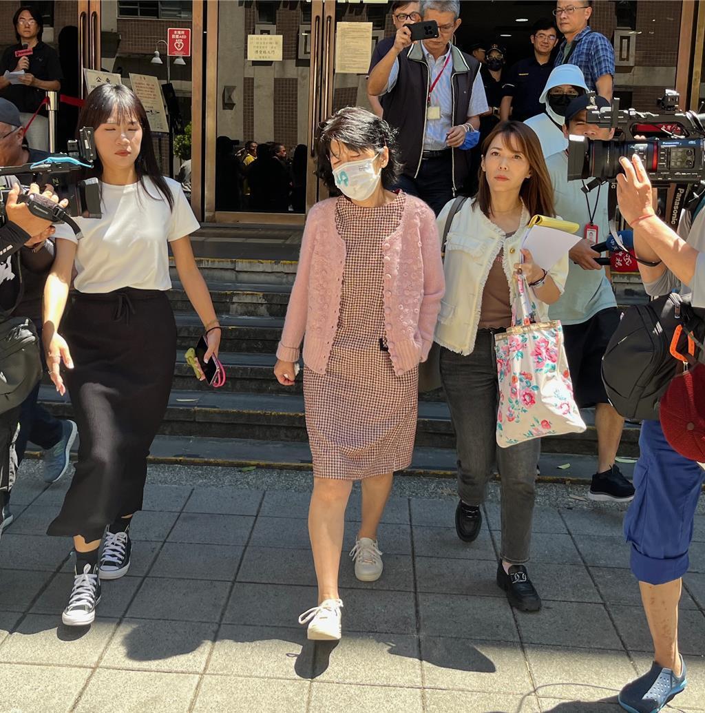 台北地方法院审理京华城案，今（14）日传唤时任台北市都委会的政大教授白仁德作证，