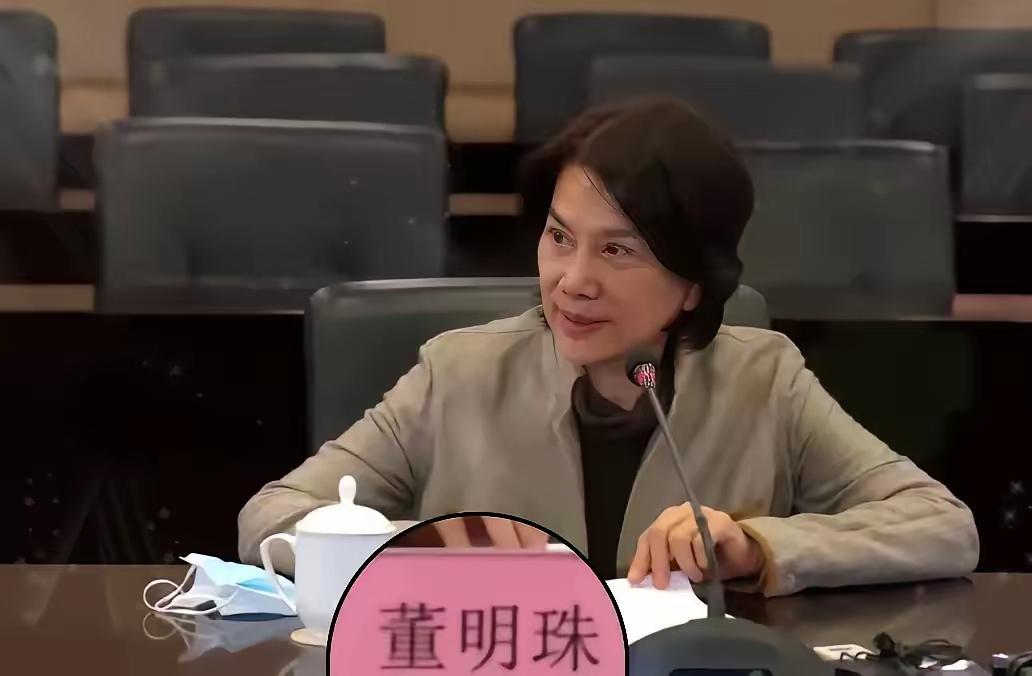 没本事、别有用心的“海龟”急眼了。虽然我不完全同意董明珠的看法。有良心有本事