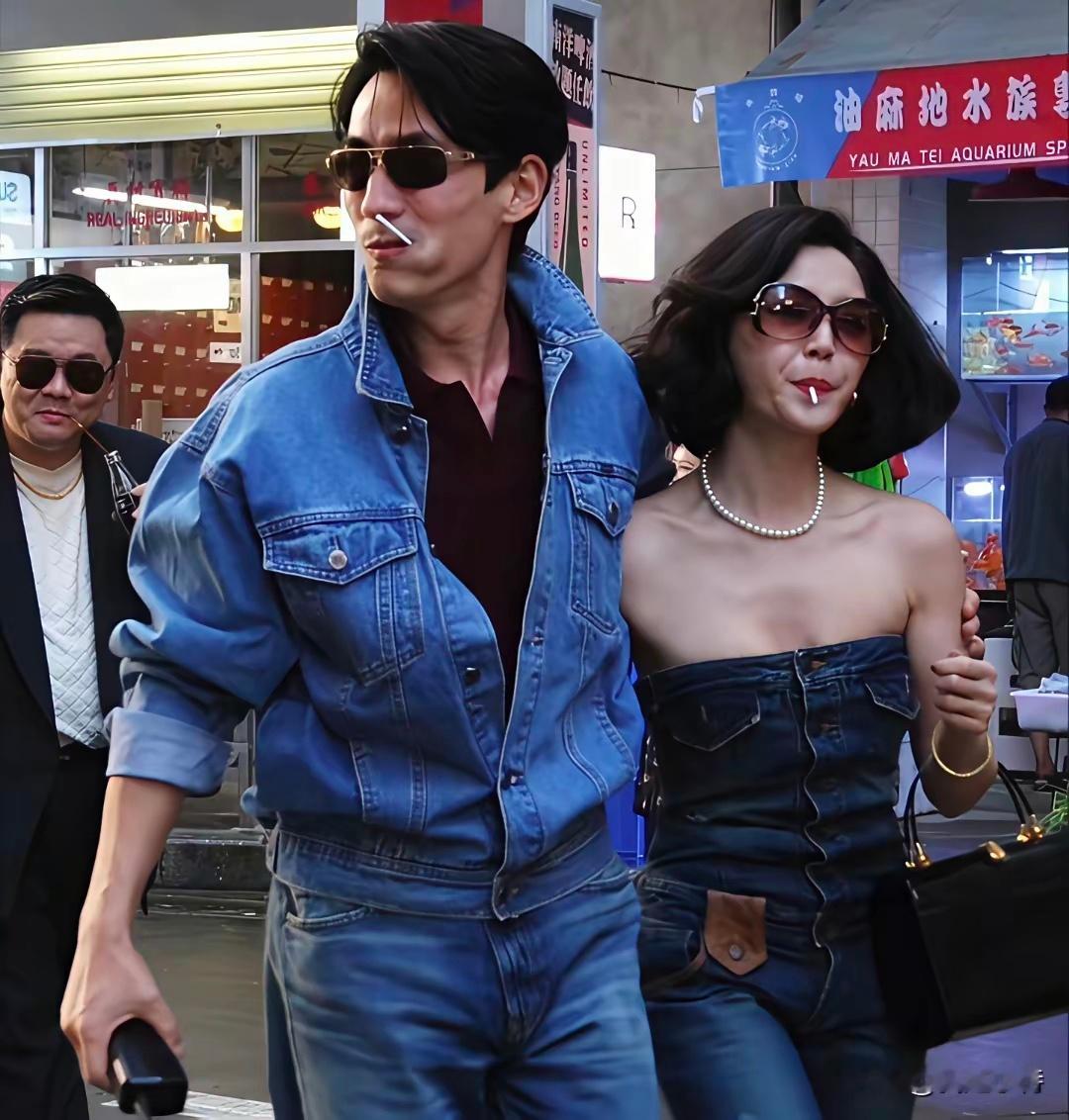 朱一龙这一身完美复刻了90年代香港的流行审美，你觉得他跟四大天王比穿牛仔，谁能更