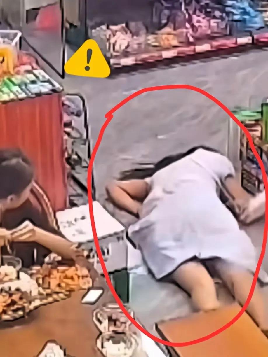 谁能想到只是饭后随手把碗推到桌中间起身想帮妈妈收拾厨房的功夫28岁的
