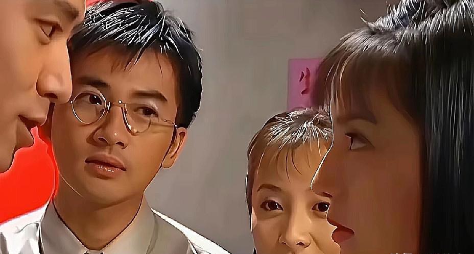 他那眼神不是演的，是真把人当最后一眼在看。导演一喊卡，他眼睛还停在那儿，瞳孔没