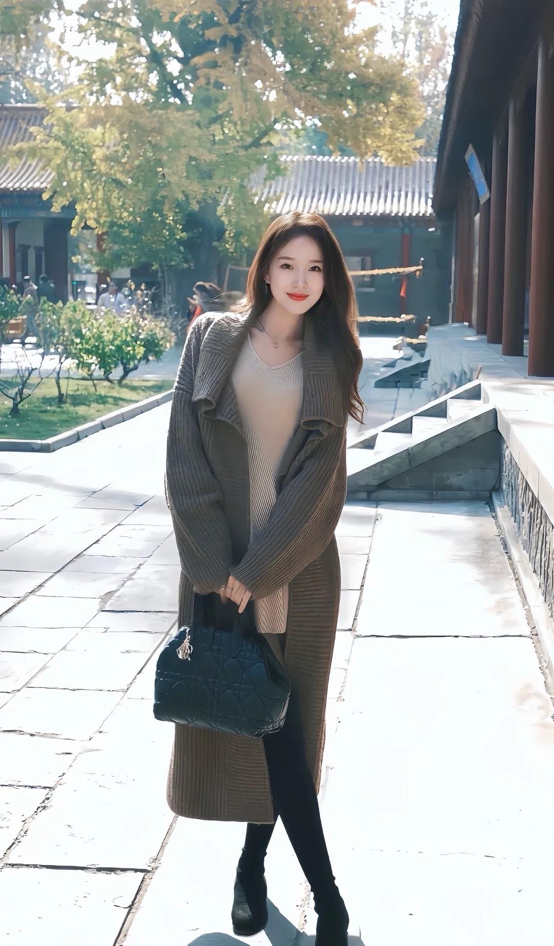 秋日漫步，复古风穿搭，优雅与自然相得益彰。