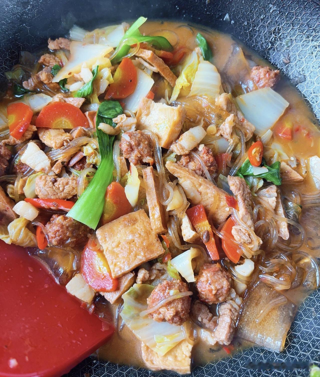 今天休假在家做大烩菜有没有人想吃😋热腾腾的大烩菜特色大烩菜家常烩菜