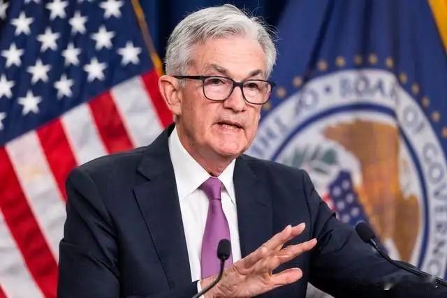 美国最怕的是人民币的国际化后，大幅度挤占美元在国际贸易中的使用份额。作为一个目