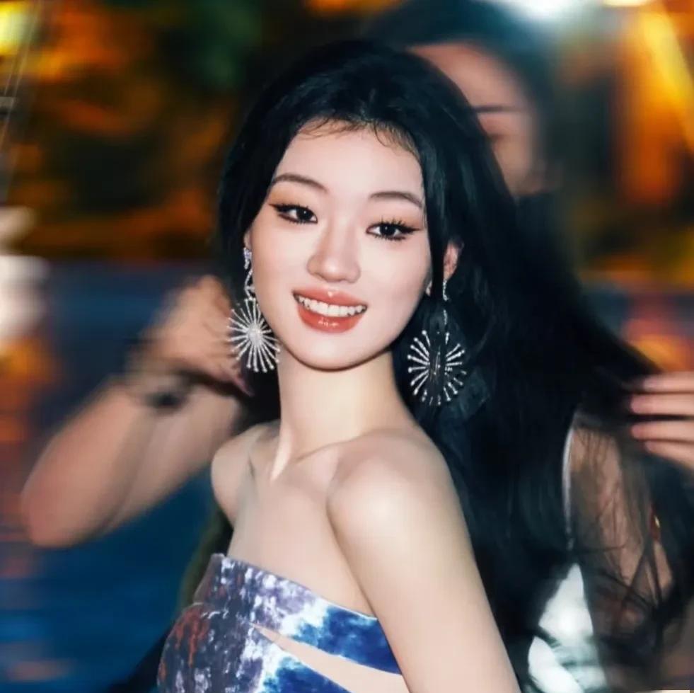 我奶奶不认识单依纯！我问奶奶，这个人只看面相，你觉得这个人是什么样的人？我奶