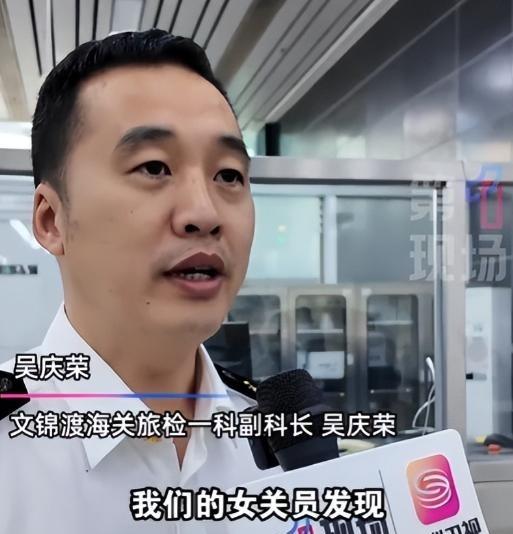 反华势力入侵？我国海关截查两名女子，发现她们裙下藏了68只生物。这俩人穿得挺宽松