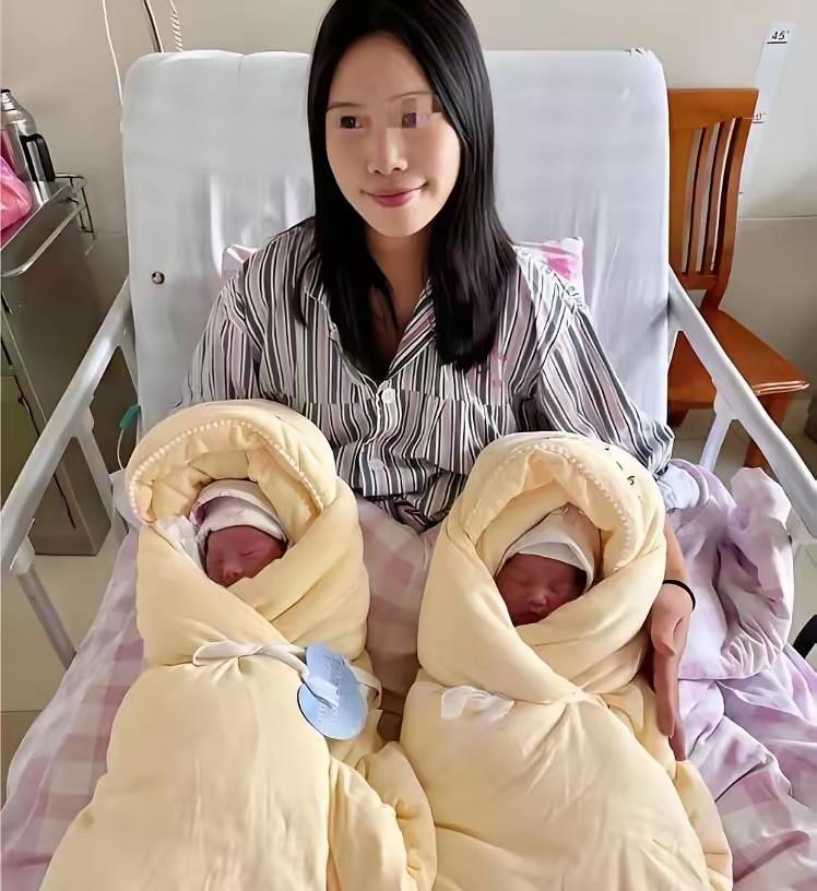 江苏盐城这事，真戳心。姑娘一个人剖腹产生下龙凤胎，男方家在第16天拎着12万现金