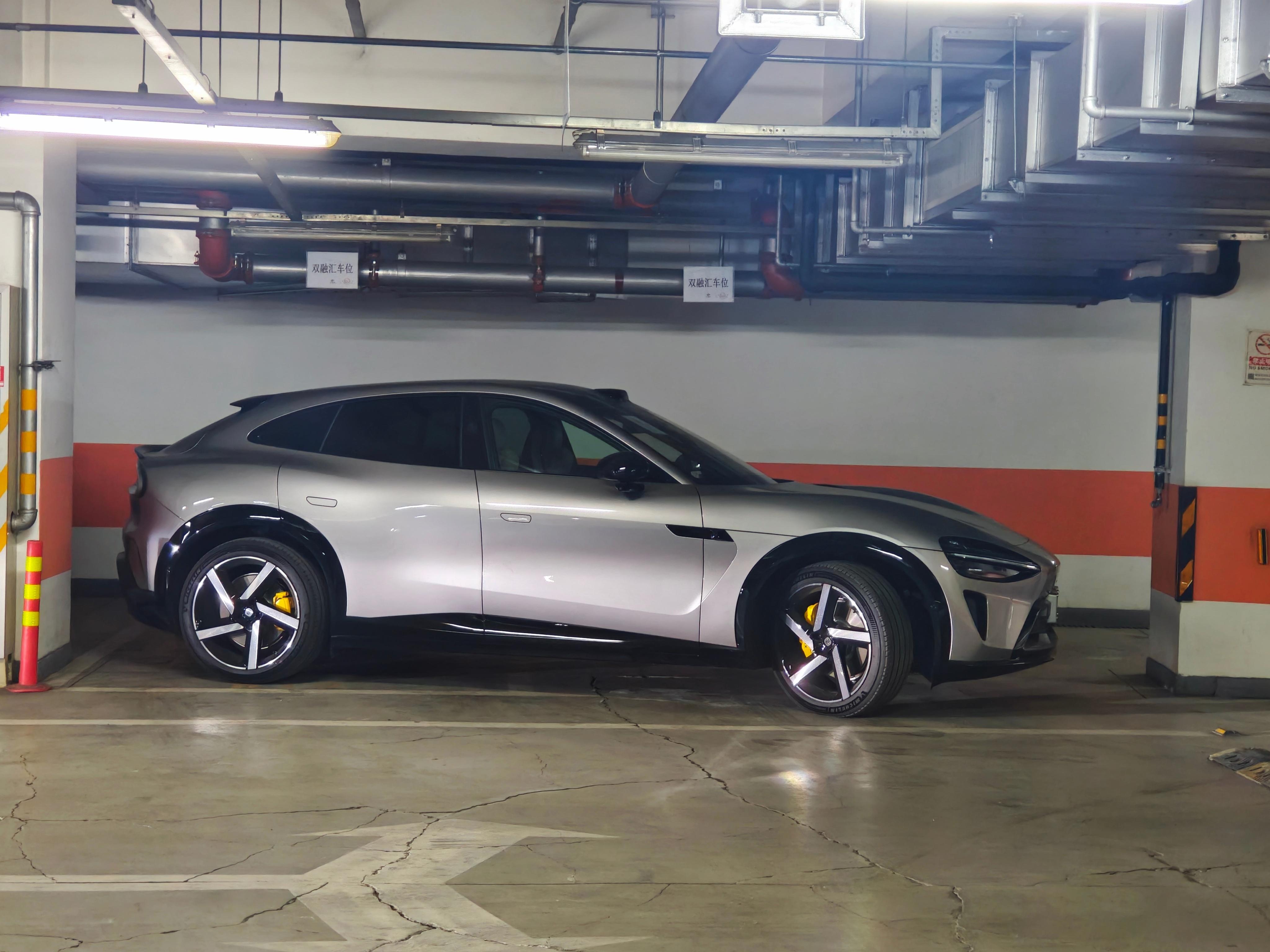 这样占车位我真的想给它轮胎撒气喽