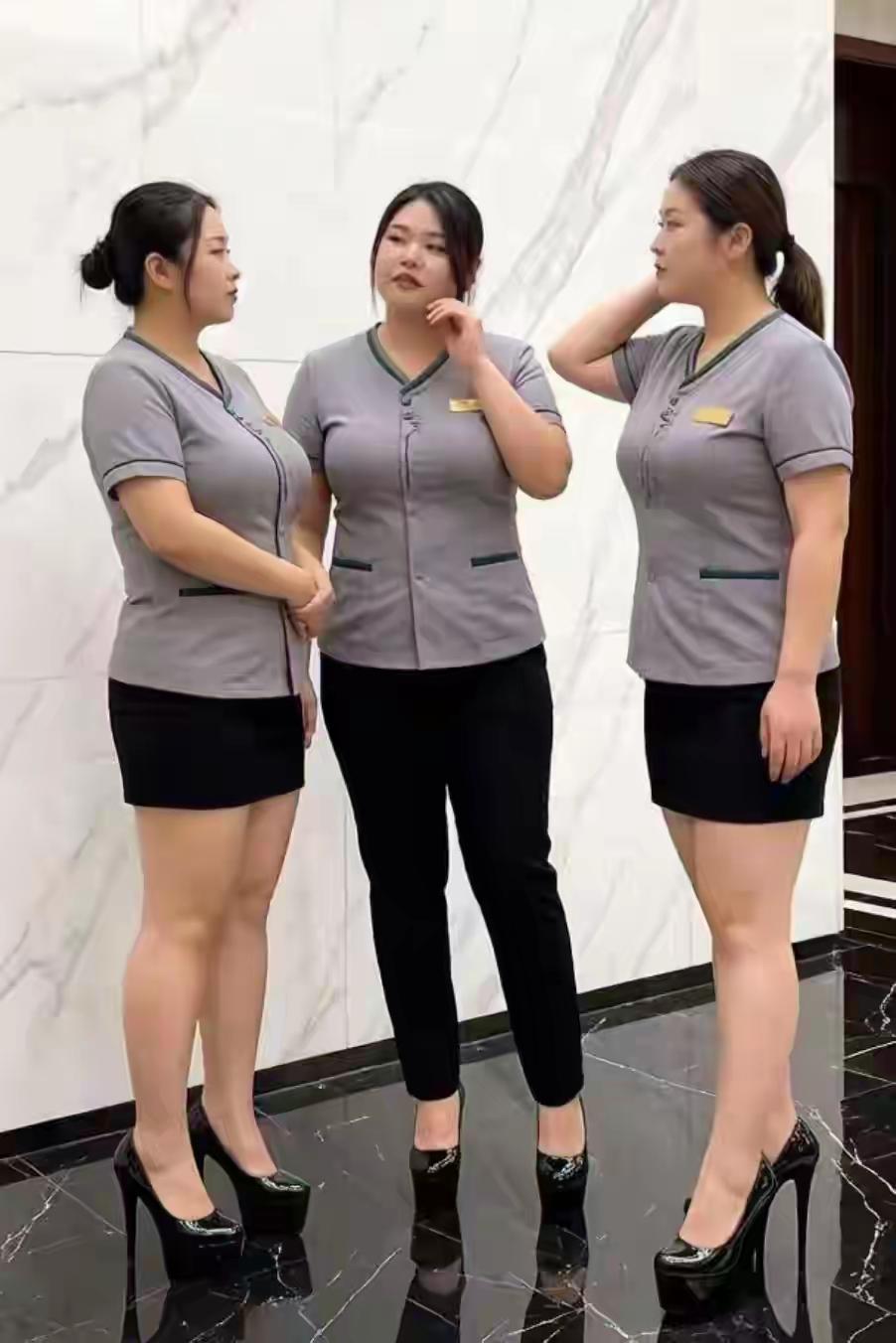 酒店服务员身材更不能胖到这般丰满的程度，酒店的工作其实并不轻松，吃得太胖工作起来