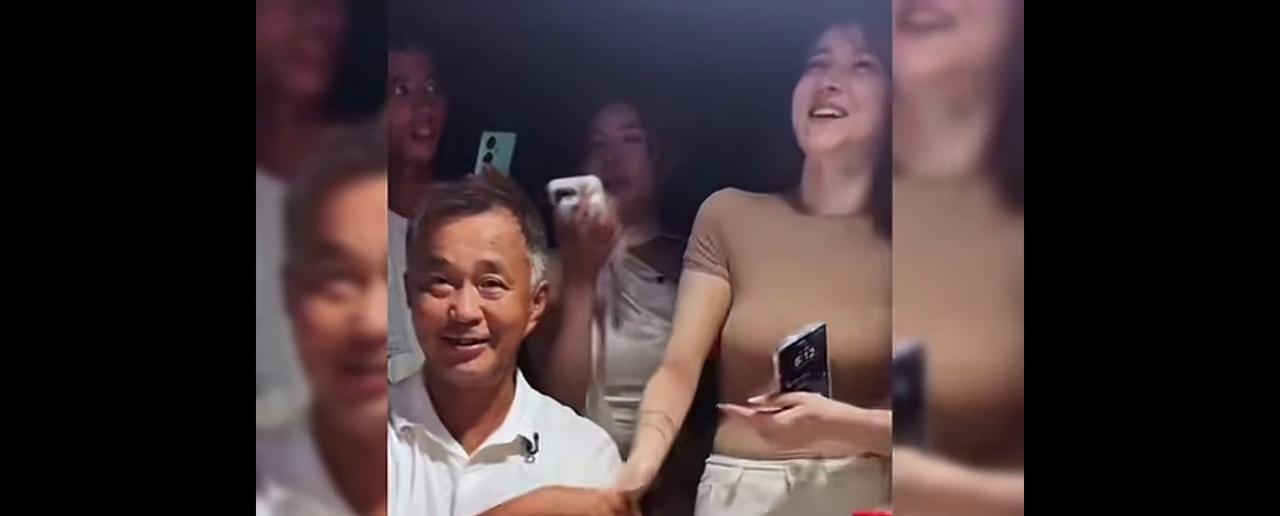 沈巍染了黄毛学会抽烟，快要泯然众人矣。沈巍大师被一众人等追捧，各路大仙天天举着