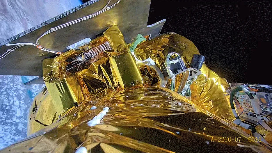 【爱神星一号留轨平台圆满完成两年在轨任务并顺利精准机动离轨】近日，在上级部门的监
