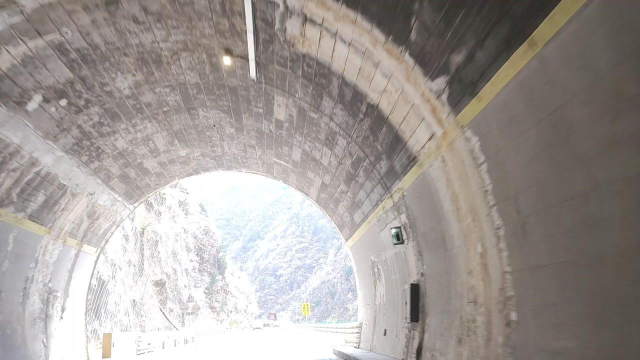 秦岭自驾｜312国道太治愈了！🌄行驶在秦岭深处的312国道，像走进了一幅活的山