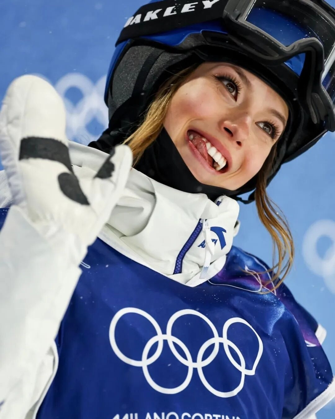 谷爱凌第三滑94.75分谷爱凌真的是自由式滑雪U型池空中技巧的王者，第三轮凭借