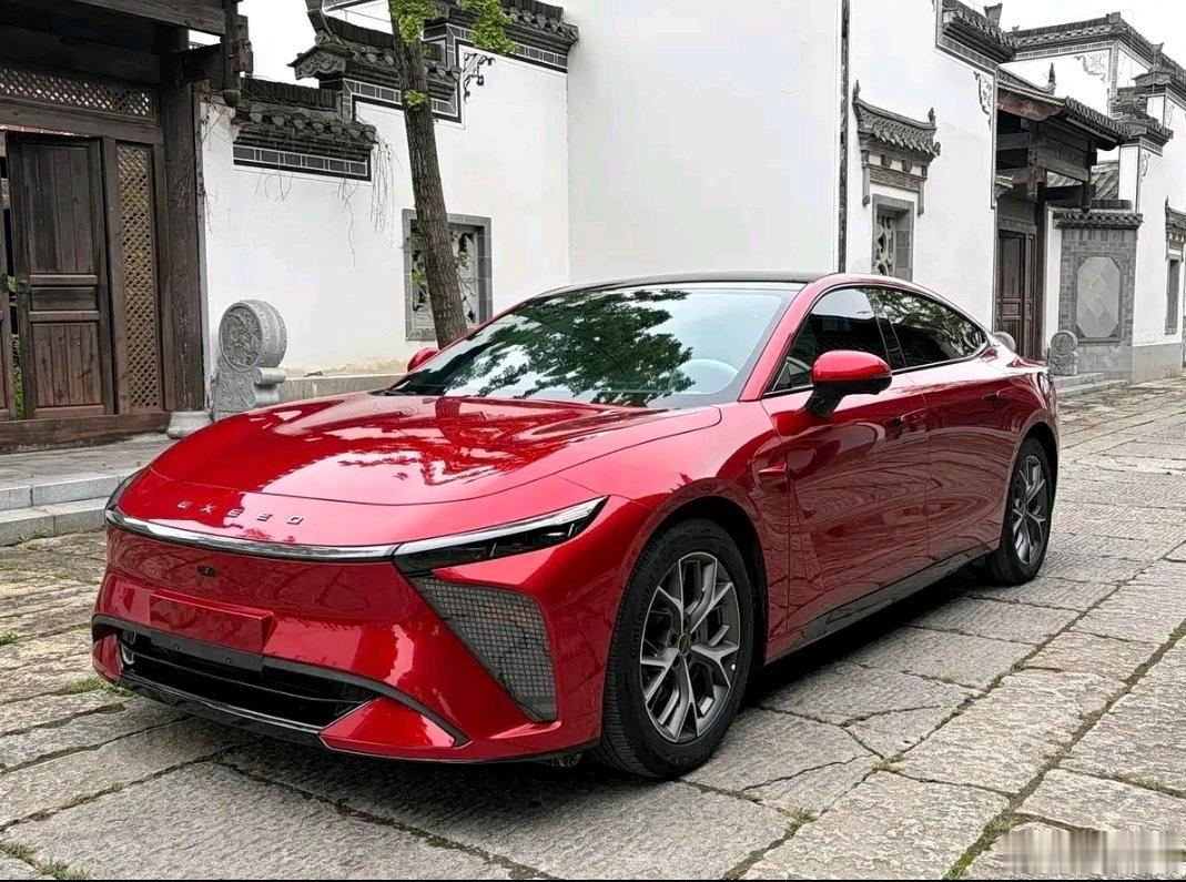星途ES纯电Pro试驾分享20万级中大型纯电轿跑实测，家用兼顾颜值真的...