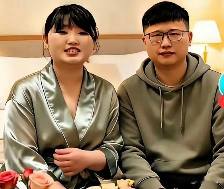 大衣哥的女婿真是挖到宝了，朱雪梅婚后大变样，打扮之后颜值大变。以前看朱雪梅，