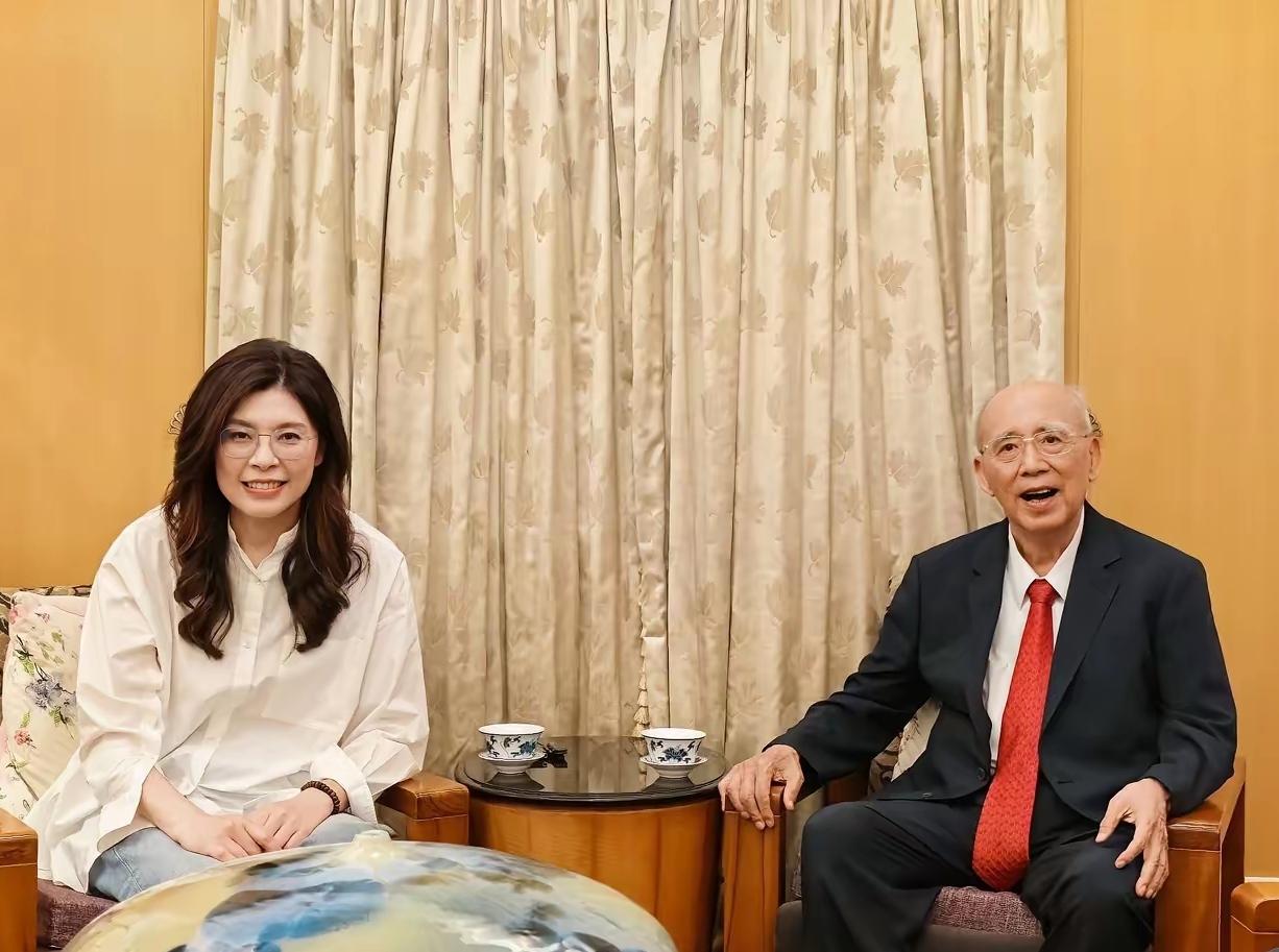 郑丽文访陆前拜访前主席吴伯雄，吴老强调:抗中保不了台，只会毁了台4月的台北午