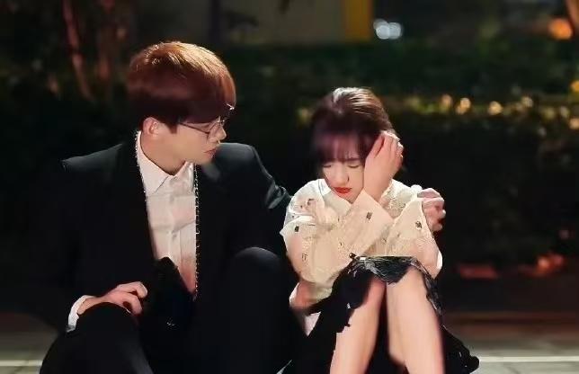 白敬亭郑合惠子，终于“合体”了！3月26日晚，白敬亭突然转发郑合惠子新剧，不